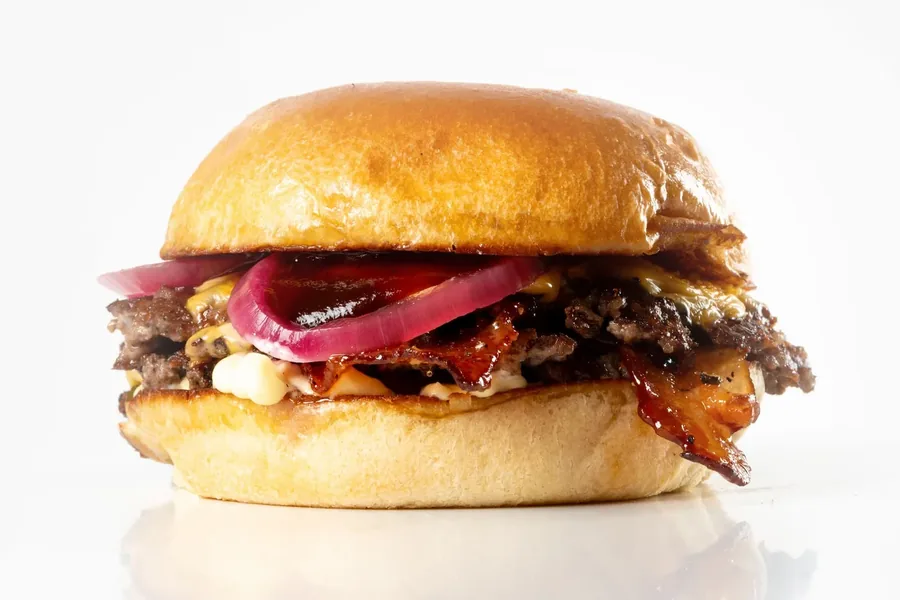 THE WESTERN BBQ — burger του SoCal Cantina