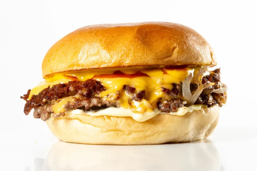 THE OKIE — burger του SoCal Cantina